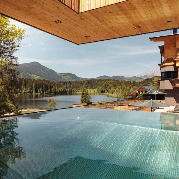 Infinity Pool-Sommer-11-Alpenhotel-Kitzbuehel-Schwarzsee