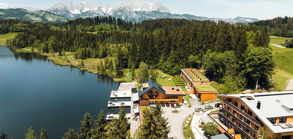 Hotel-Sommer-Drohne-3-Alpenhotel-Kitzbuehel-Schwarzsee