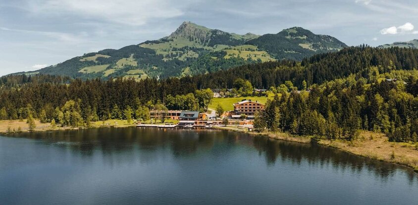Hotel-Sommer-Drohne-6-Alpenhotel-Kitzbühel-Schwarzsee