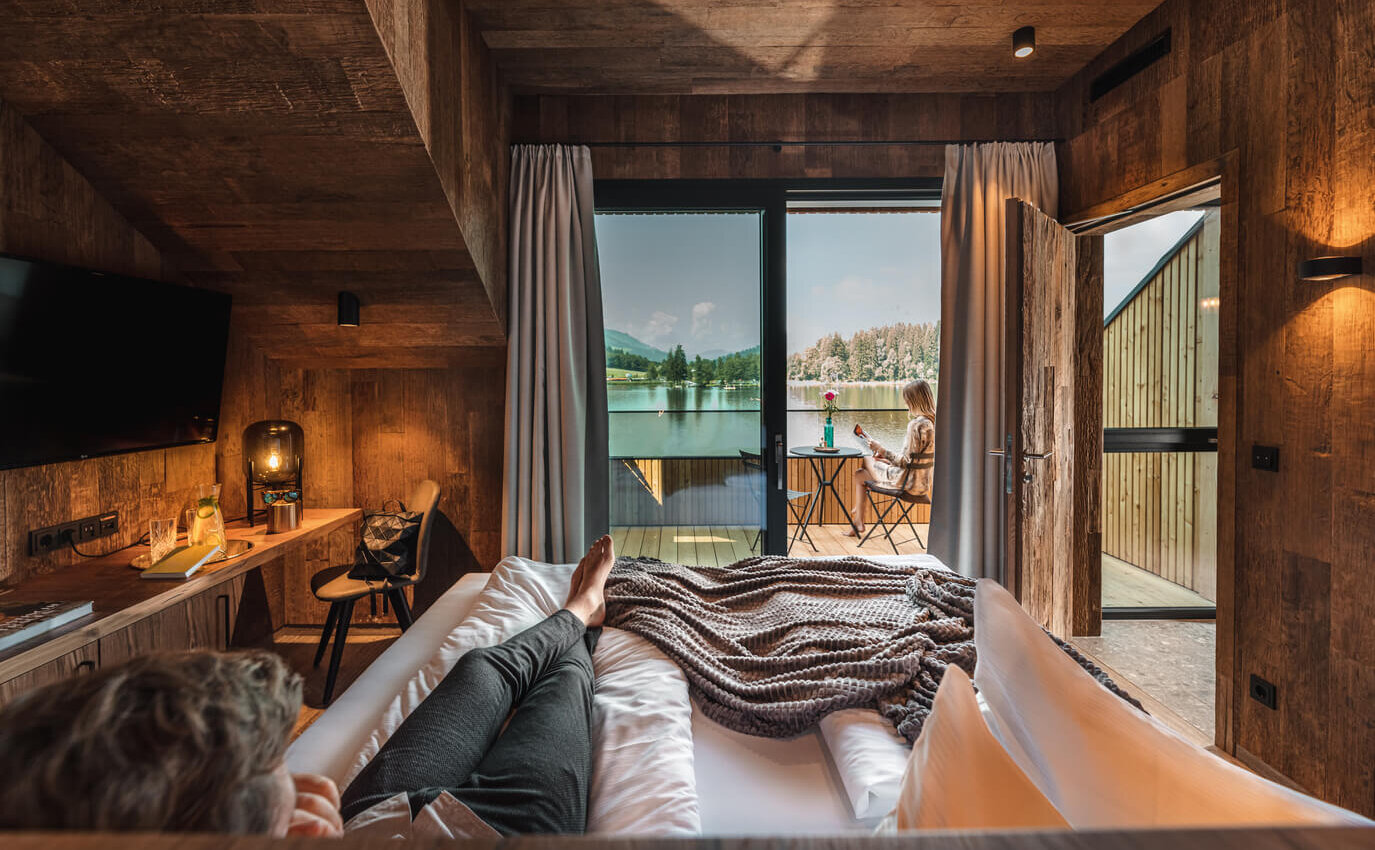 Steghaus-Sommer-Zimmer-00777-Alpenhotel-Kitzbuehel-Schwarzsee
