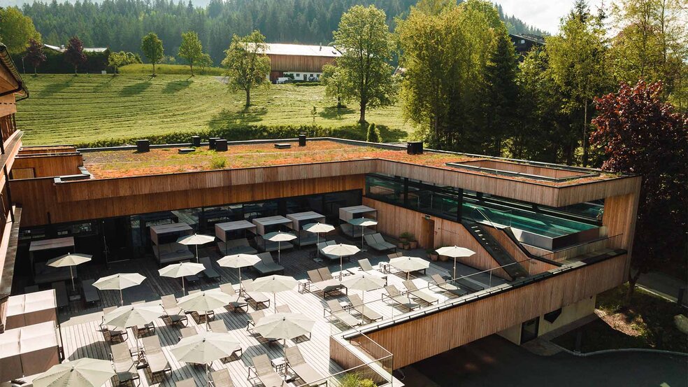Sonnendeck-2-Alpenhotel-Kitzbuehel-Schwarzsee