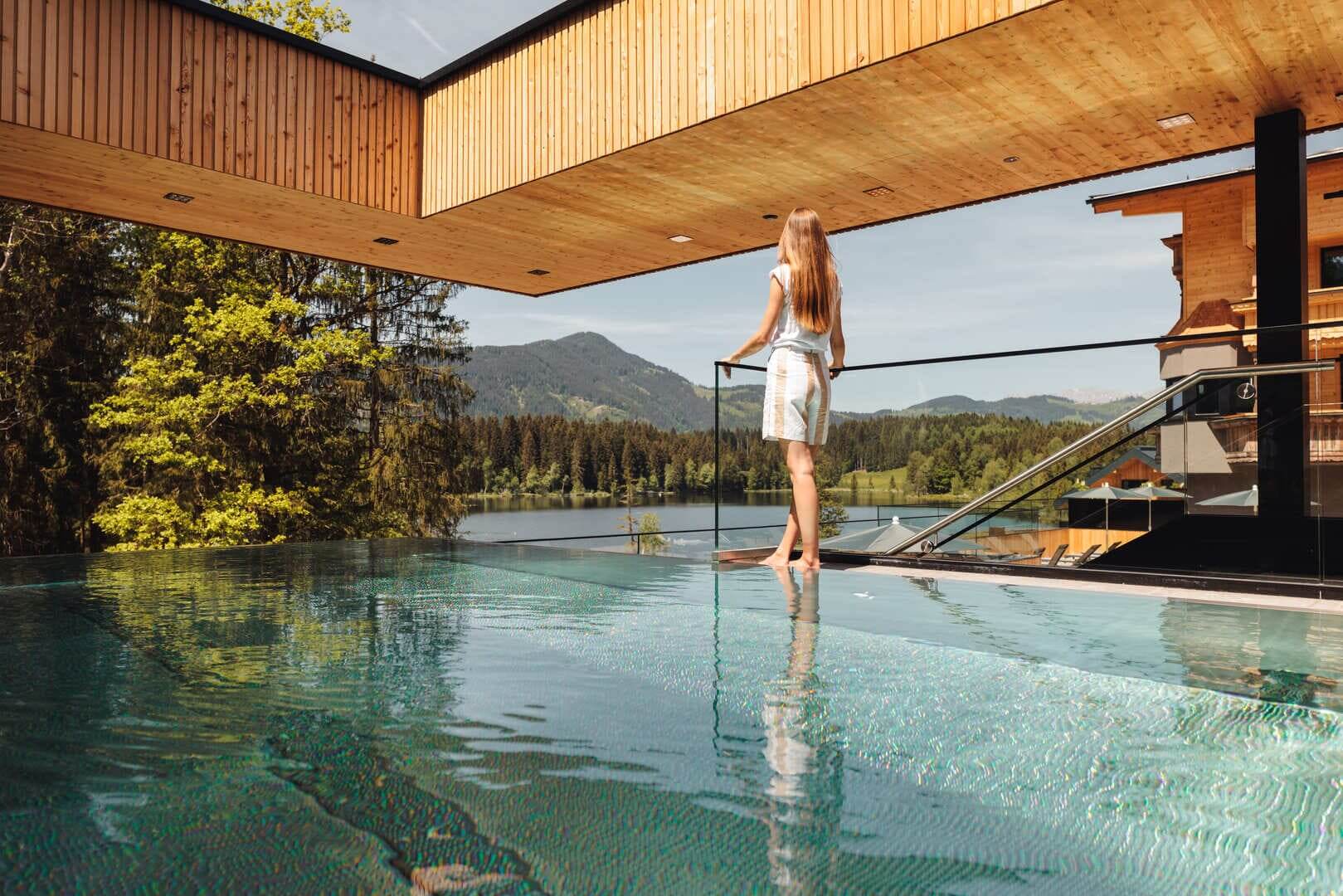Infinity Pool-Sommer-12-Alpenhotel-Kitzbuehel-Schwarzsee