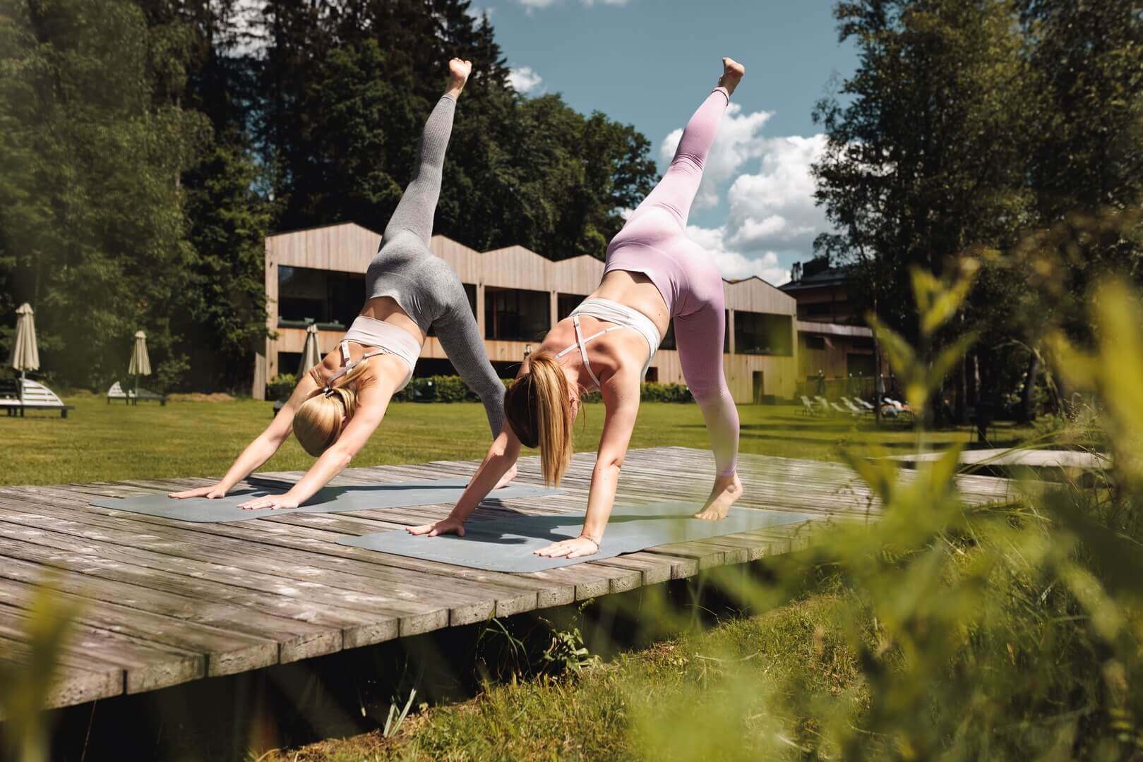 Yoga-Sommer-63-Alpenhotel-Kitzbuehel-Schwarzsee